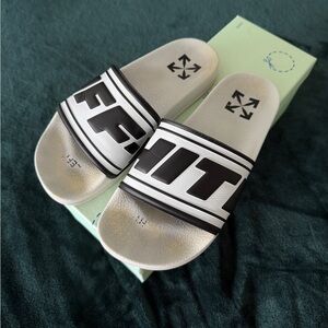 Off-White Monochrome Logo Slides
